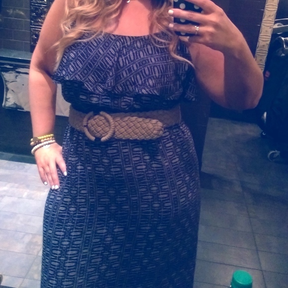 Daisy Fuentes Dresses & Skirts - DAISY FUENTES Boho Tiered Maxi in Navy - Large